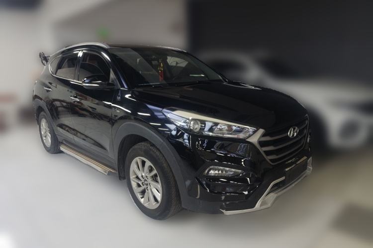 Used Hyundai Tucson 2015 1.6T Dual-Clutch Two-Wheel-Drive Smart Model Front Right 45 Deg