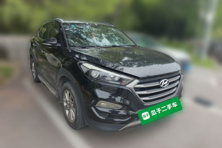 Used Hyundai Tucson 2015 1.6T Dual-Clutch Two-Wheel-Drive Smart Model Front Right 45 Deg