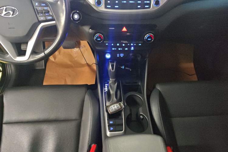 Used Hyundai Tucson 2015 1.6T Dual-Clutch Two-Wheel-Drive Smart Model Gear Lever