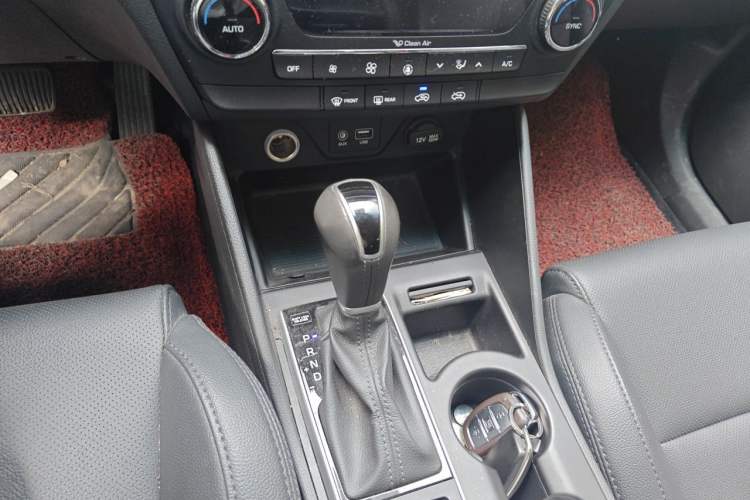 Used Hyundai Tucson 2015 1.6T Dual-Clutch Two-Wheel-Drive Smart Model Gear Lever