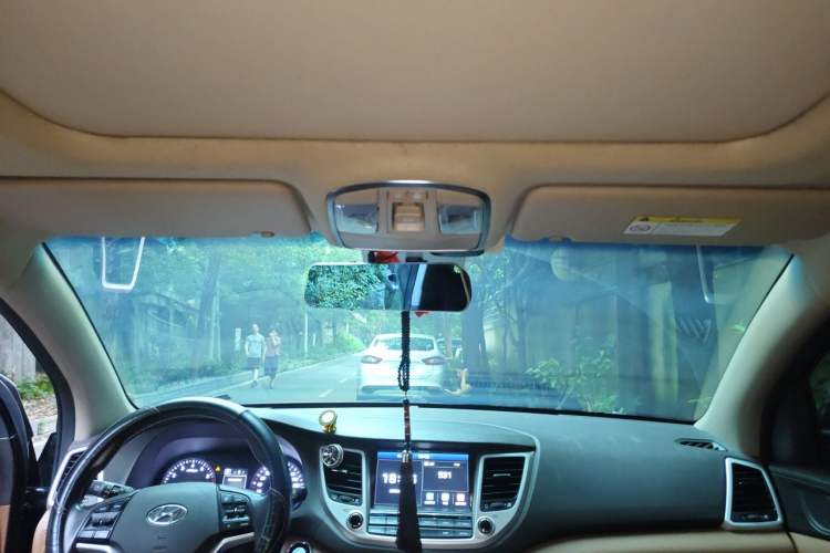 Used Hyundai Tucson 2015 1.6T Dual-Clutch Two-Wheel-Drive Smart Model Headliner