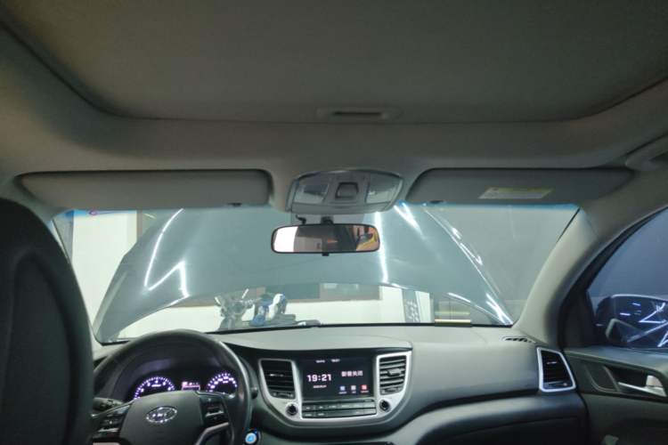 Used Hyundai Tucson 2015 1.6T Dual-Clutch Two-Wheel-Drive Smart Model Headliner