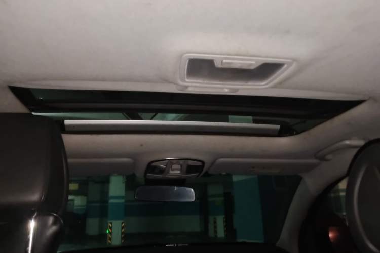 Used Hyundai Tucson 2015 1.6T Dual-Clutch Two-Wheel-Drive Smart Model Headliner