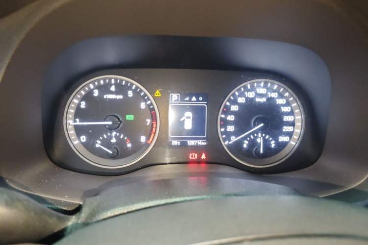 Used Hyundai Tucson 2015 1.6T Dual-Clutch Two-Wheel-Drive Smart Model Instrument Cluster