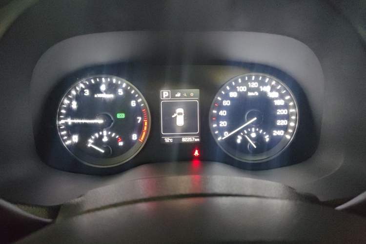 Used Hyundai Tucson 2015 1.6T Dual-Clutch Two-Wheel-Drive Smart Model Instrument Cluster