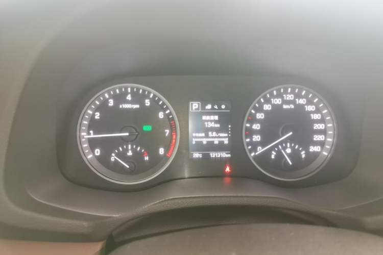 Used Hyundai Tucson 2015 1.6T Dual-Clutch Two-Wheel-Drive Smart Model Instrument Cluster