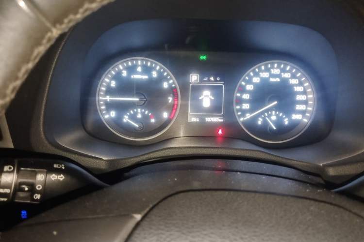 Used Hyundai Tucson 2015 1.6T Dual-Clutch Two-Wheel-Drive Smart Model Instrument Cluster