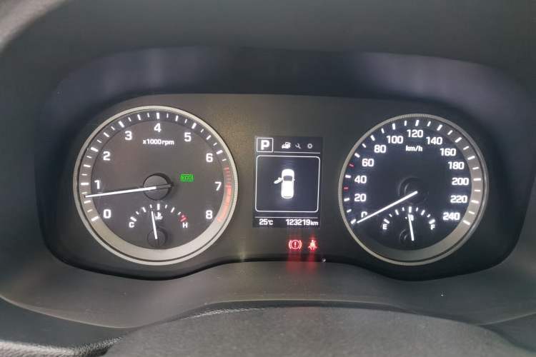 Used Hyundai Tucson 2015 1.6T Dual-Clutch Two-Wheel-Drive Smart Model Instrument Cluster