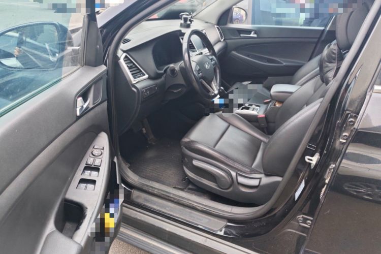 Used Hyundai Tucson 2015 1.6T Dual-Clutch Two-Wheel-Drive Smart Model Interior 3