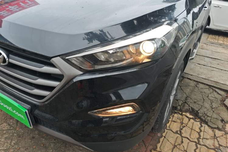 Used Hyundai Tucson 2015 1.6T Dual-Clutch Two-Wheel-Drive Leading Model Left Front Headlight