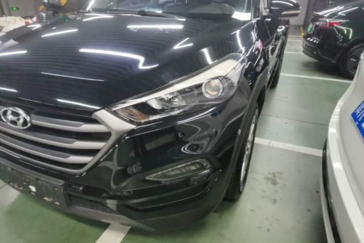 Used Hyundai Tucson 2015 1.6T Dual-Clutch Two-Wheel-Drive Smart Model Left Front Headlight