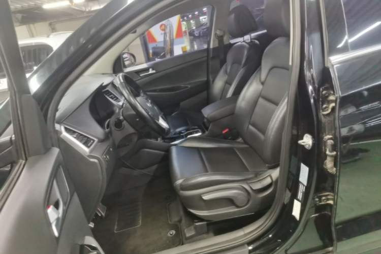 Used Hyundai Tucson 2015 1.6T Dual-Clutch Two-Wheel-Drive Smart Model Left Front Seat
