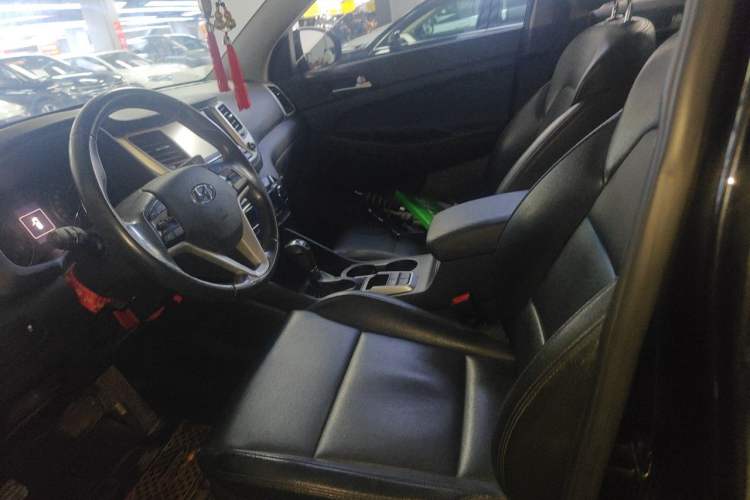 Used Hyundai Tucson 2015 1.6T Dual-Clutch Two-Wheel-Drive Smart Model Left Front Seat