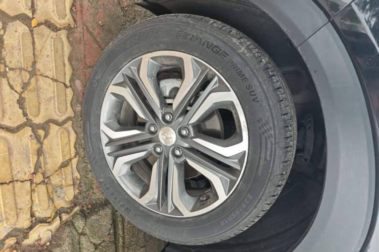 Used Hyundai Tucson 2015 1.6T Dual-Clutch Two-Wheel-Drive Leading Model Left Front Wheel Hub