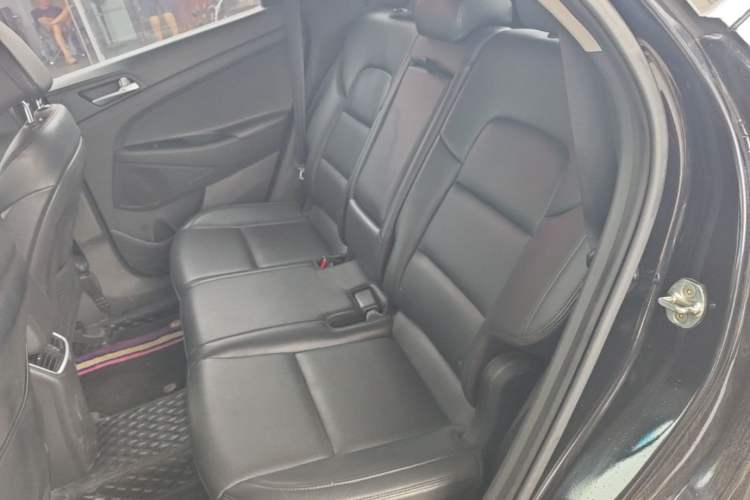 Used Hyundai Tucson 2015 1.6T Dual-Clutch Two-Wheel-Drive Leading Model Left Rear Seat