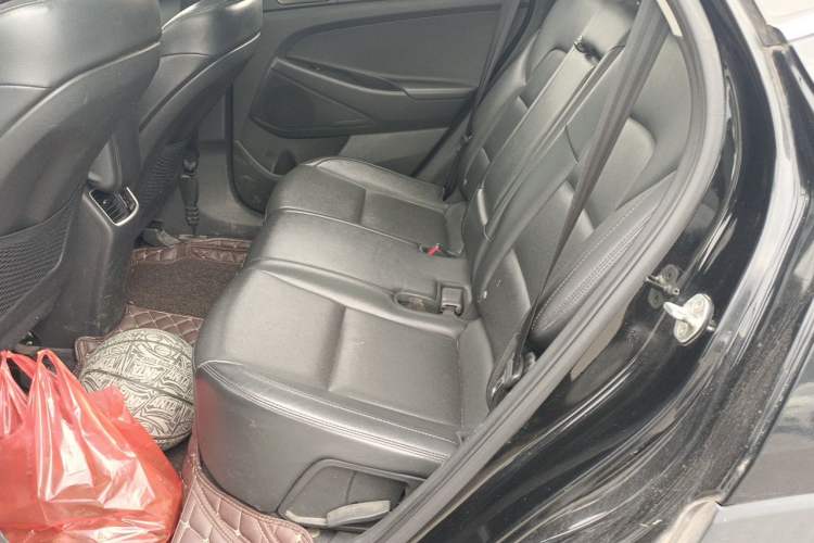 Used Hyundai Tucson 2015 1.6T Dual-Clutch Two-Wheel-Drive Smart Model Left Rear Seat