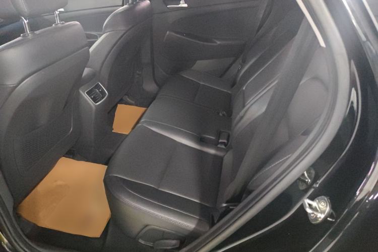 Used Hyundai Tucson 2015 1.6T Dual-Clutch Two-Wheel-Drive Smart Model Left Rear Seat