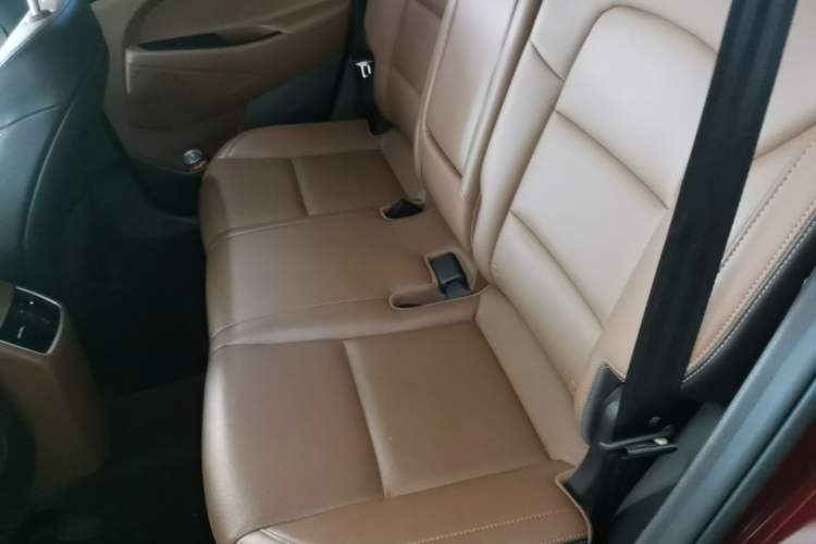 Used Hyundai Tucson 2015 1.6T Dual-Clutch Two-Wheel-Drive Smart Model Left Rear Seat