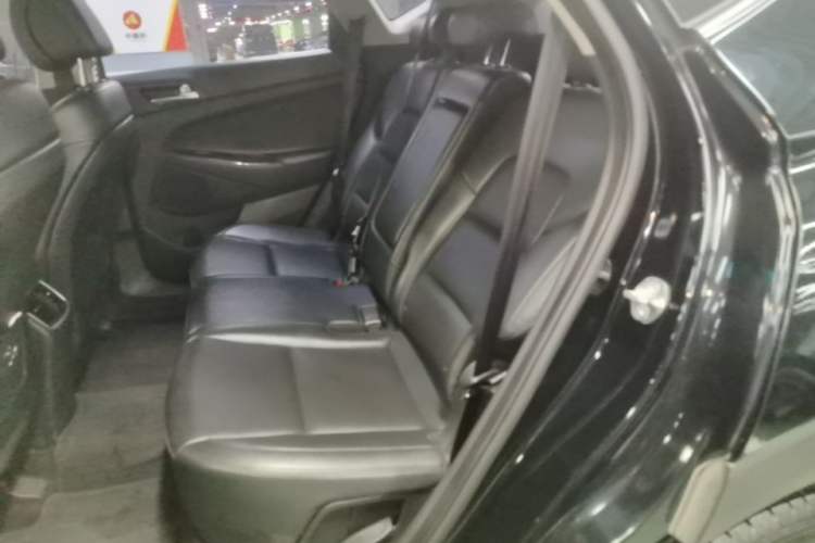 Used Hyundai Tucson 2015 1.6T Dual-Clutch Two-Wheel-Drive Smart Model Left Rear Seat