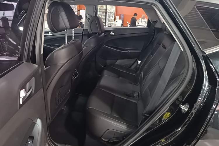 Used Hyundai Tucson 2015 1.6T Dual-Clutch Two-Wheel-Drive Smart Model Left Rear Seat