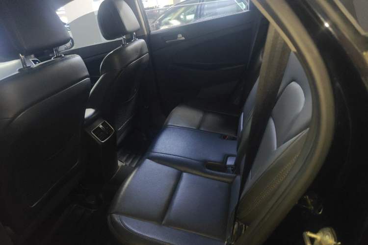 Used Hyundai Tucson 2015 1.6T Dual-Clutch Two-Wheel-Drive Smart Model Left Rear Seat