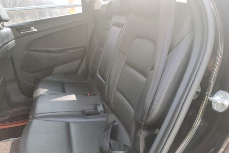 Used Hyundai Tucson 2015 1.6T Dual-Clutch Two-Wheel-Drive Smart Model Left Rear Seat