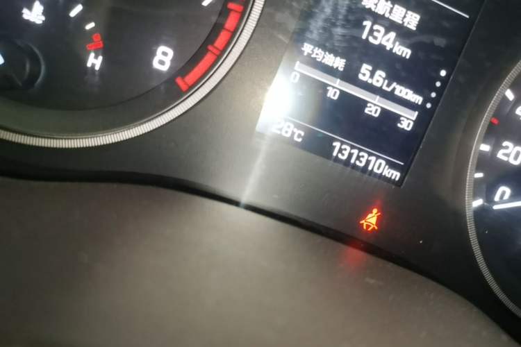Used Hyundai Tucson 2015 1.6T Dual-Clutch Two-Wheel-Drive Smart Model Odometer Close Up