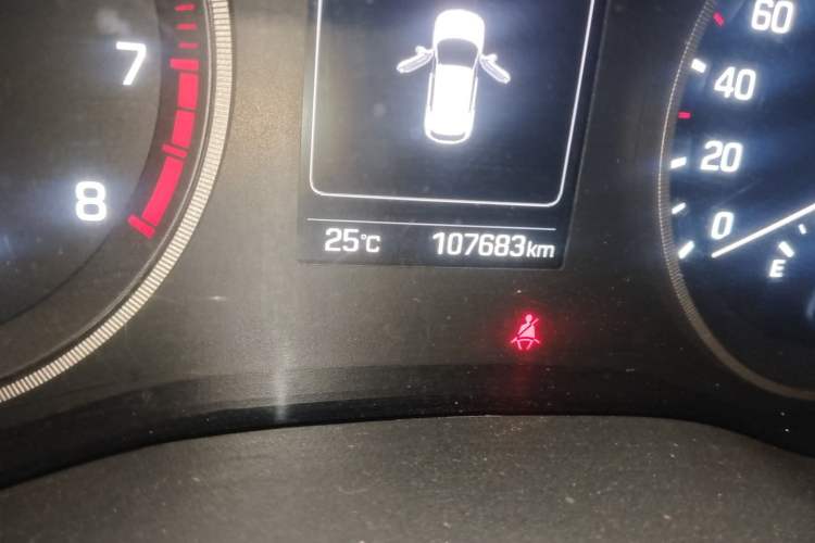 Used Hyundai Tucson 2015 1.6T Dual-Clutch Two-Wheel-Drive Smart Model Odometer Close Up