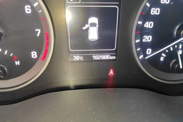 Used Hyundai Tucson 2015 1.6T Dual-Clutch Two-Wheel-Drive Smart Model Odometer Close Up