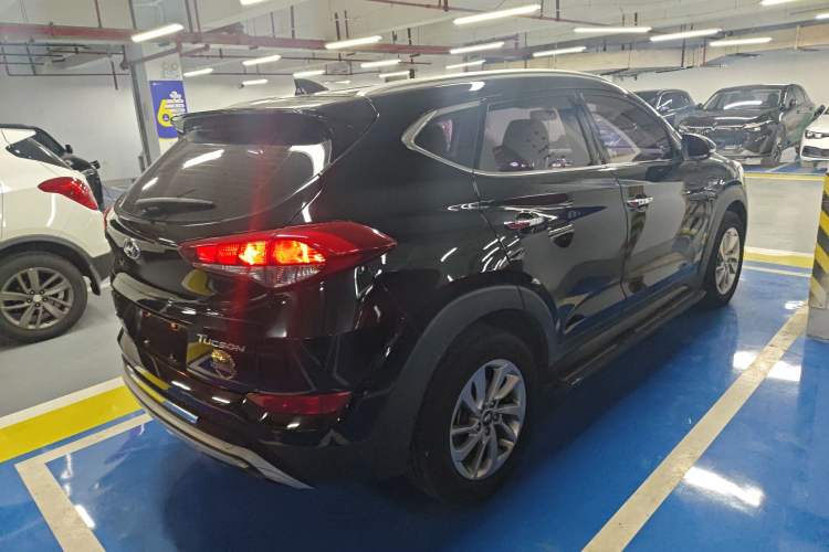 Used Hyundai Tucson 2015 1.6T Dual-Clutch Two-Wheel-Drive Smart Model Rear Right 45 Deg