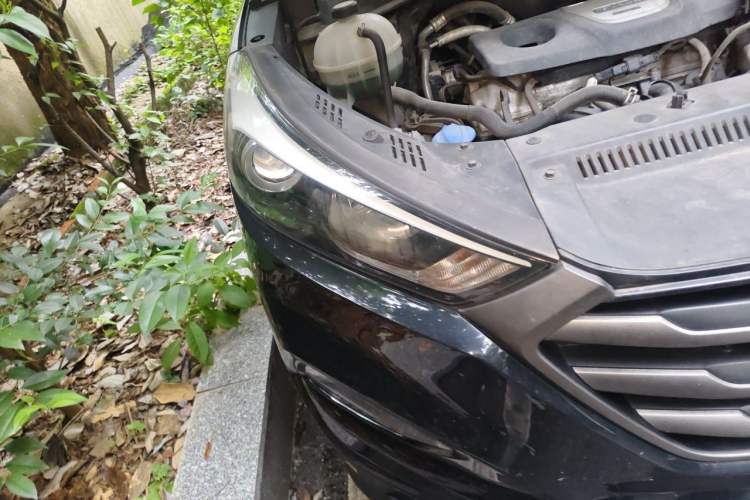 Used Hyundai Tucson 2015 1.6T Dual-Clutch Two-Wheel-Drive Smart Model Right Front Headlight