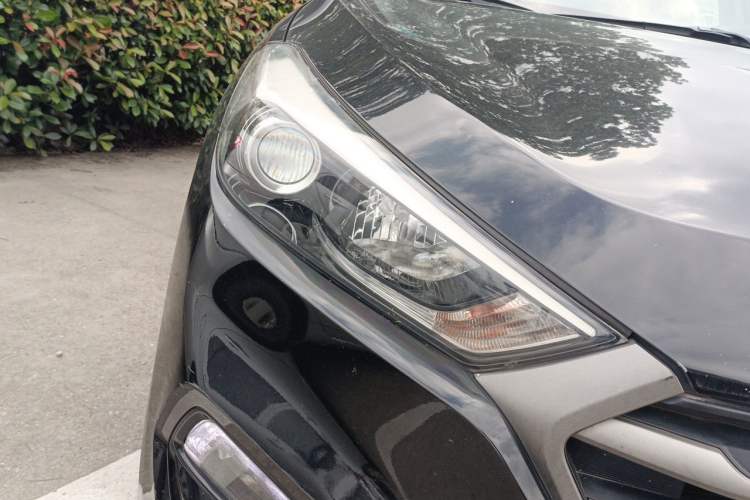 Used Hyundai Tucson 2015 1.6T Dual-Clutch Two-Wheel-Drive Smart Model Right Front Headlight