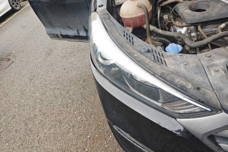 Used Hyundai Tucson 2015 1.6T Dual-Clutch Two-Wheel-Drive Smart Model Right Front Headlight