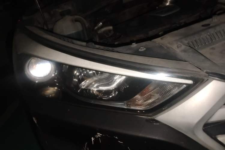 Used Hyundai Tucson 2015 1.6T Dual-Clutch Two-Wheel-Drive Smart Model Right Front Headlight