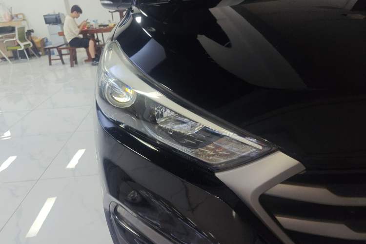 Used Hyundai Tucson 2015 1.6T Dual-Clutch Two-Wheel-Drive Smart Model Right Front Headlight