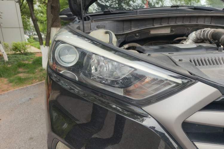 Used Hyundai Tucson 2015 1.6T Dual-Clutch Two-Wheel-Drive Smart Model Right Front Headlight