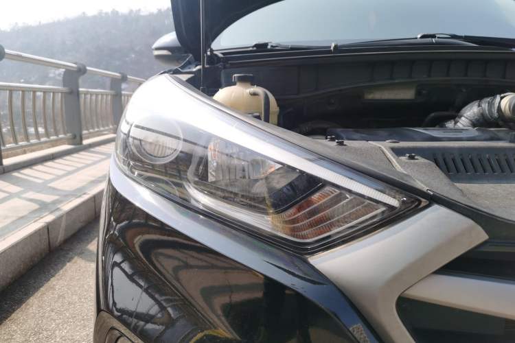 Used Hyundai Tucson 2015 1.6T Dual-Clutch Two-Wheel-Drive Smart Model Right Front Headlight