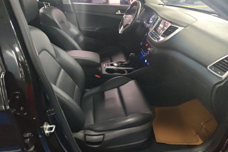 Used Hyundai Tucson 2015 1.6T Dual-Clutch Two-Wheel-Drive Smart Model Right Front Seat