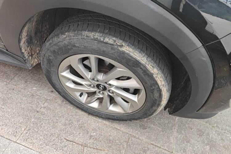 Used Hyundai Tucson 2015 1.6T Dual-Clutch Two-Wheel-Drive Smart Model Right Front Wheel Hub