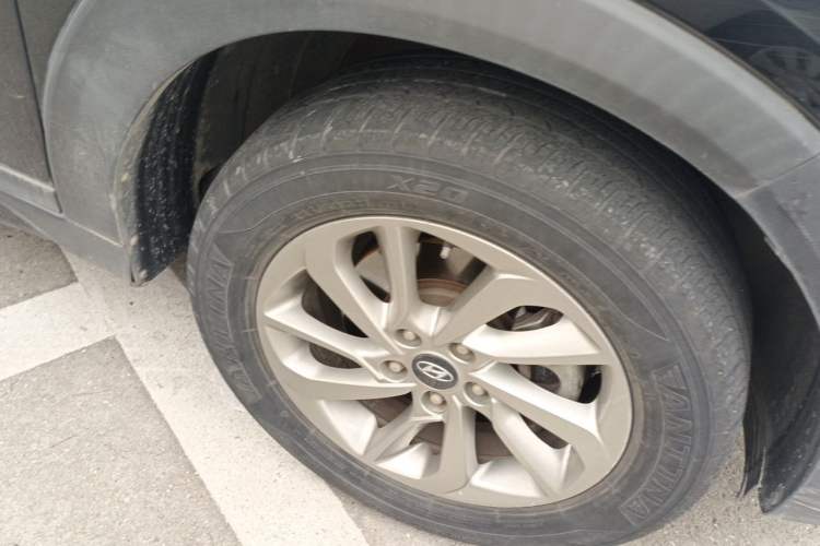 Used Hyundai Tucson 2015 1.6T Dual-Clutch Two-Wheel-Drive Smart Model Right Front Wheel Hub