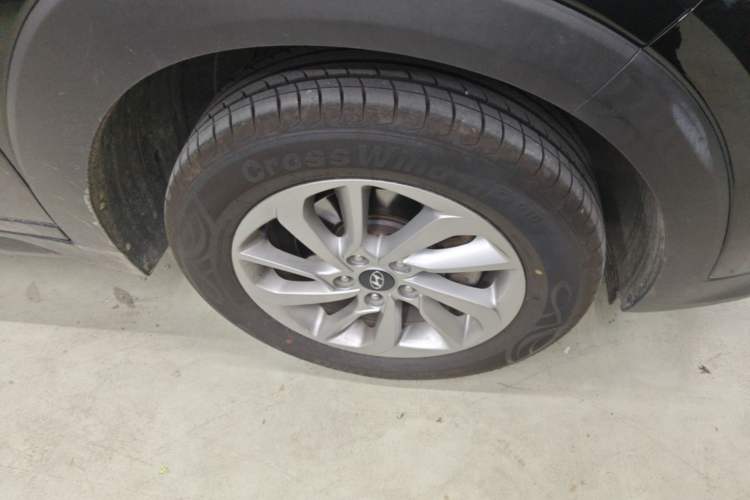 Used Hyundai Tucson 2015 1.6T Dual-Clutch Two-Wheel-Drive Smart Model Right Front Wheel Hub