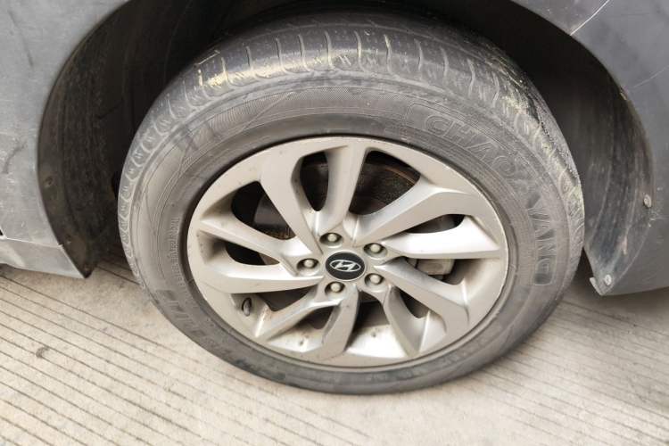 Used Hyundai Tucson 2015 1.6T Dual-Clutch Two-Wheel-Drive Smart Model Right Front Wheel Hub
