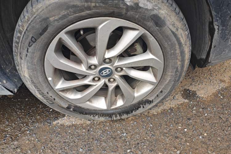 Used Hyundai Tucson 2015 1.6T Dual-Clutch Two-Wheel-Drive Smart Model Right Front Wheel Hub