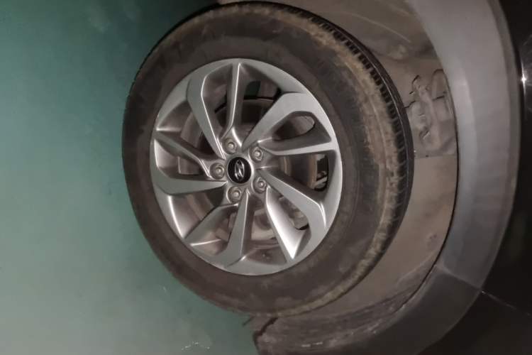 Used Hyundai Tucson 2015 1.6T Dual-Clutch Two-Wheel-Drive Smart Model Right Front Wheel Hub