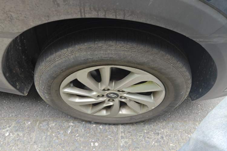 Used Hyundai Tucson 2015 1.6T Dual-Clutch Two-Wheel-Drive Smart Model Right Front Wheel Hub