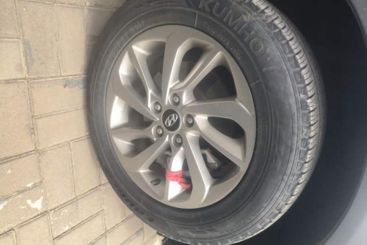 Used Hyundai Tucson 2015 1.6T Dual-Clutch Two-Wheel-Drive Smart Model Right Front Wheel Hub