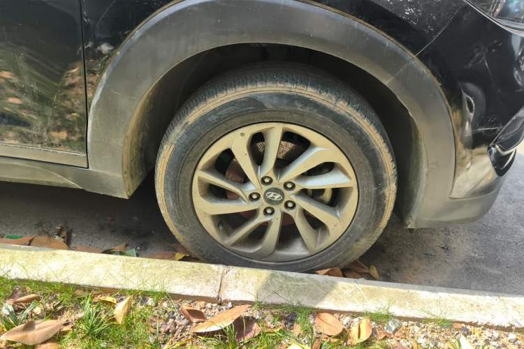 Used Hyundai Tucson 2015 1.6T Dual-Clutch Two-Wheel-Drive Smart Model Right Front Wheel Hub