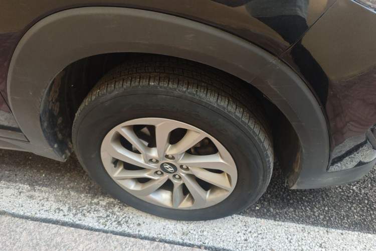 Used Hyundai Tucson 2015 1.6T Dual-Clutch Two-Wheel-Drive Smart Model Right Front Wheel Hub