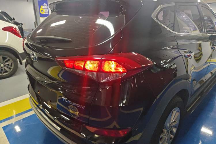 Used Hyundai Tucson 2015 1.6T Dual-Clutch Two-Wheel-Drive Smart Model Right Rear Taillight