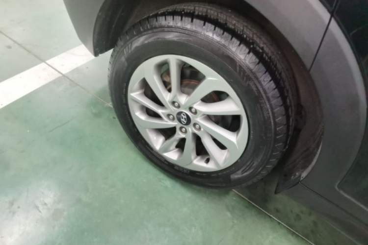 Used Hyundai Tucson 2015 1.6T Dual-Clutch Two-Wheel-Drive Smart Model Right Rear Wheel Hub